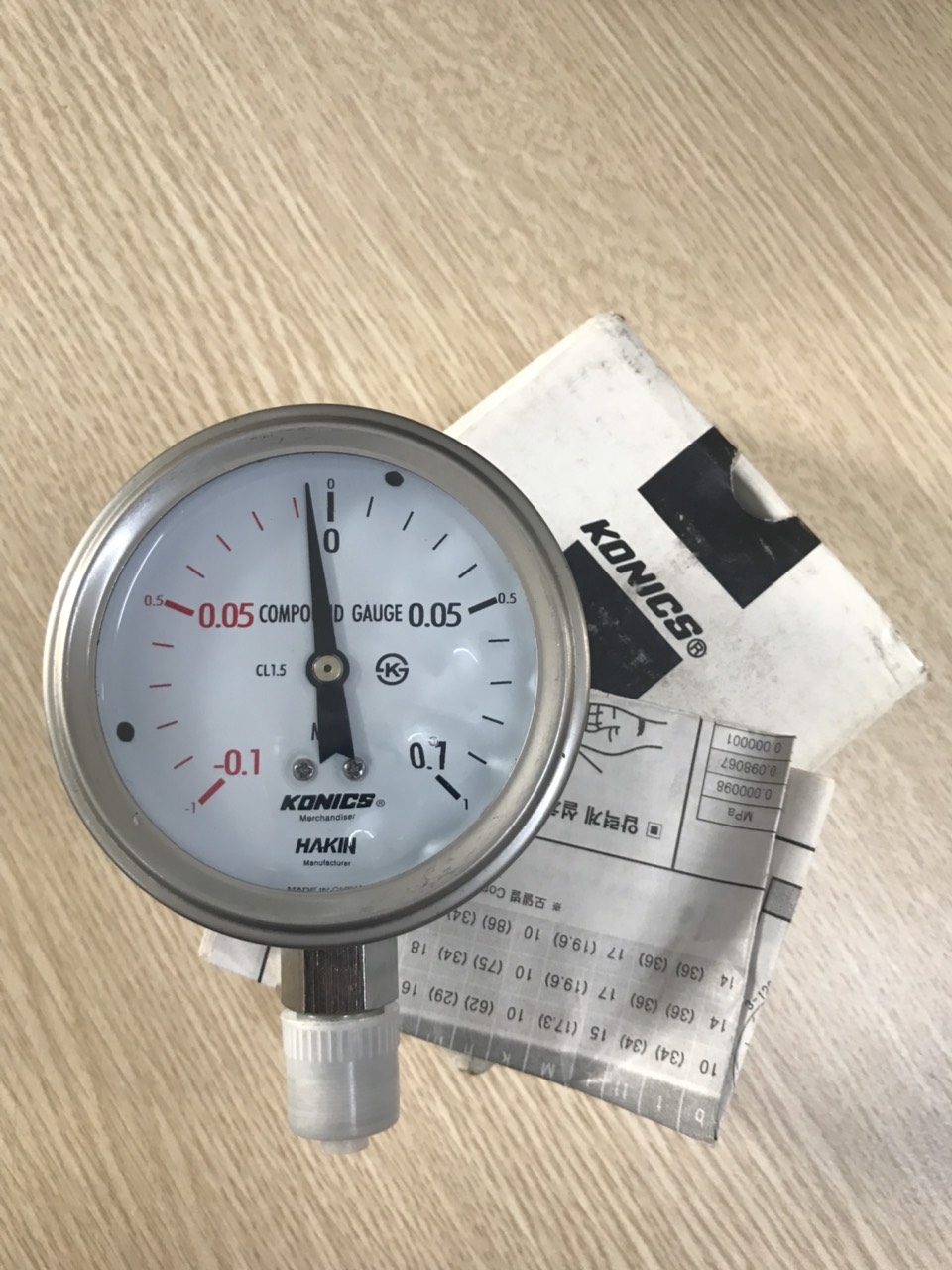 đồng hồ đo áp suất konics