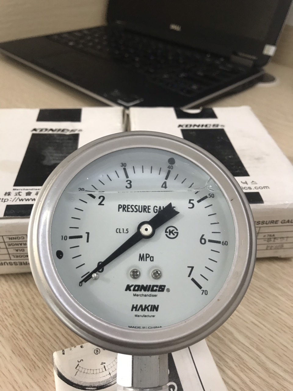 đồng hồ đo áp suất khí nén konics hàn quốc 70bar